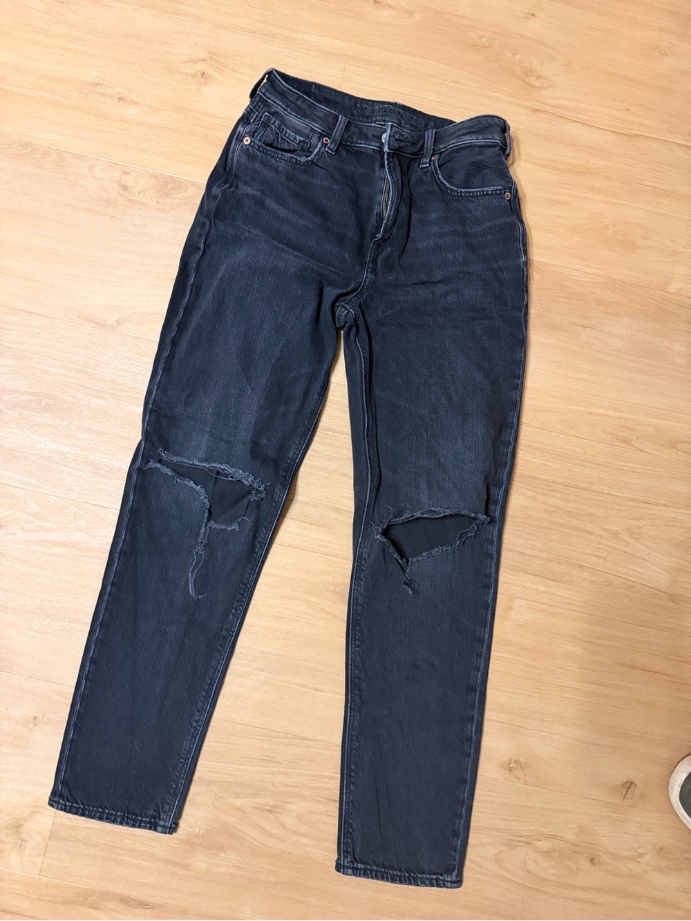 American Eagle Outfitters Women's Straight Leg Ripped Black Jeans